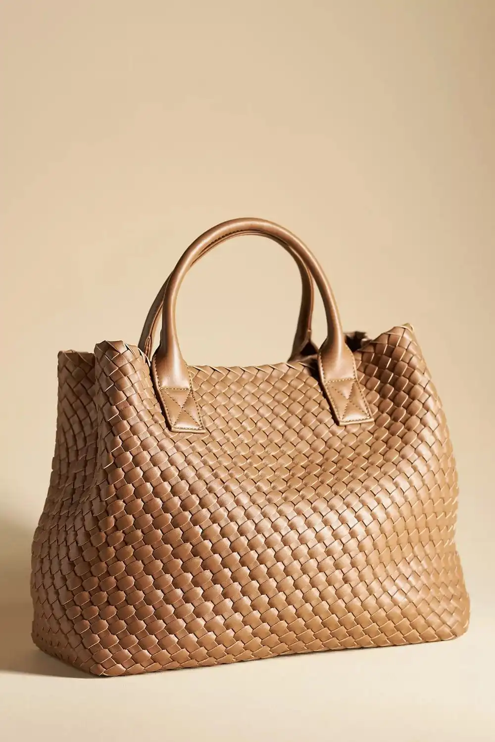 6 Summer 2024 Bag Trends to Try Now 4 Brown tote bag on brown background.